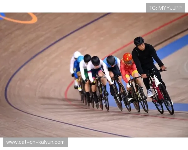 自行车队进行耐力强化课程,节奏更加稳定 自行车队进行耐力强化课程,节奏更加稳定