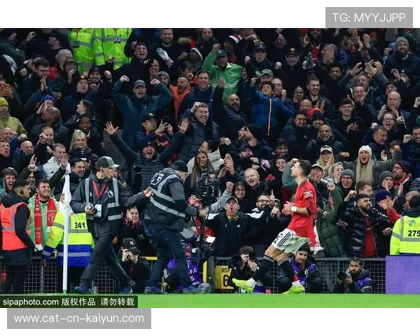 曼联整体站位更加紧凑